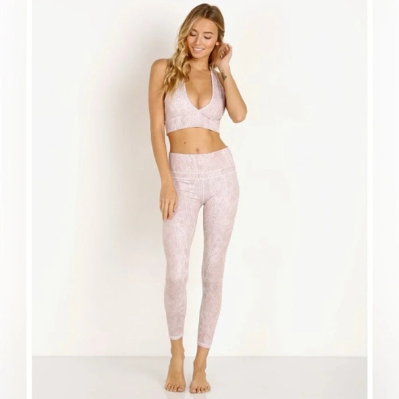 Varley Pants - Varley Size M Pink Biona Tight Stone Snake size M 7/8 length